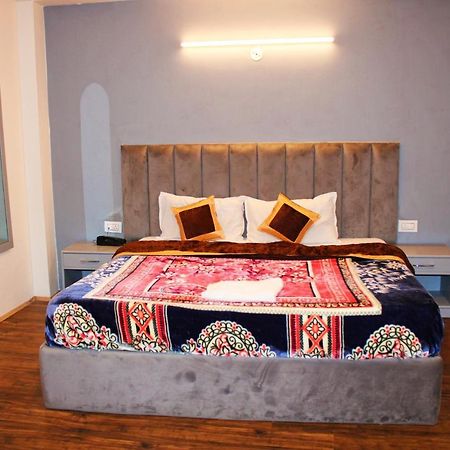 Hotel Link Way-A Riverside Hotel Manali  Exterior photo